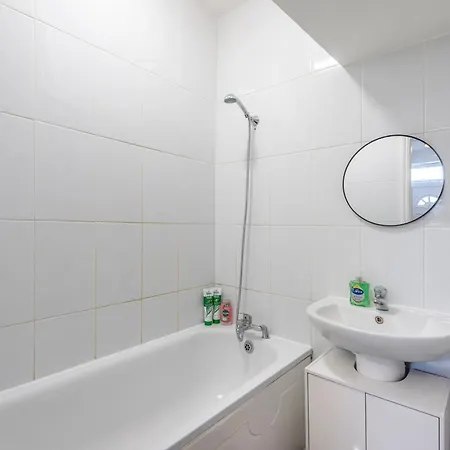 Modern Family Home W/Wi-Fi, Netflix, Self Check-In London Exterior photo