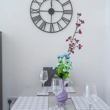 Modern Family Home W/Wi-Fi, Netflix, Self Check-In London Exterior photo