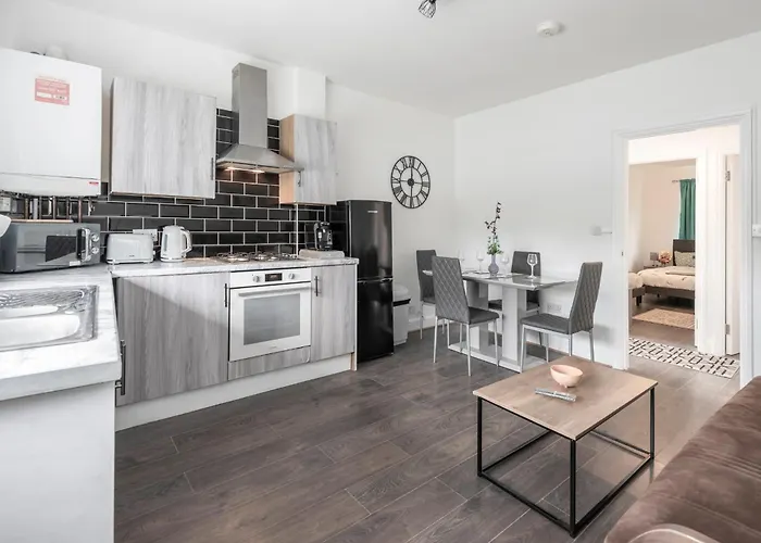 Modern Family Home W/Wi-Fi, Netflix, Self Check-In